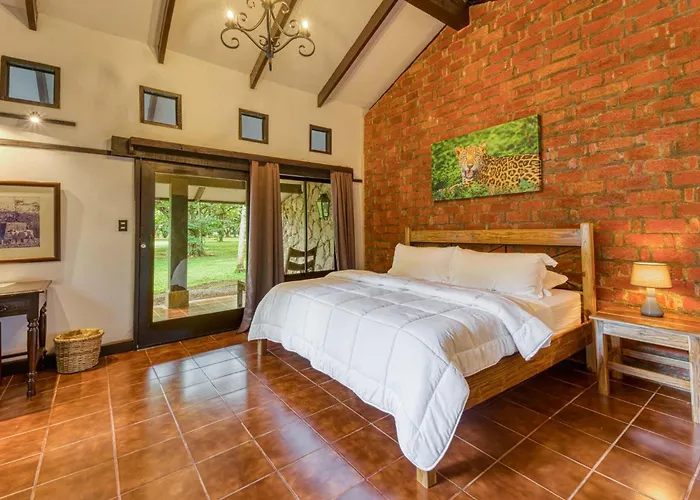 Hacienda La Pacifica Eco-Lodge